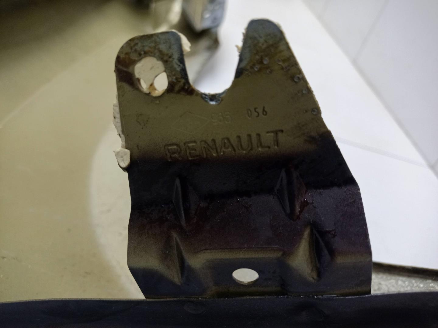 Крыло переднее левое