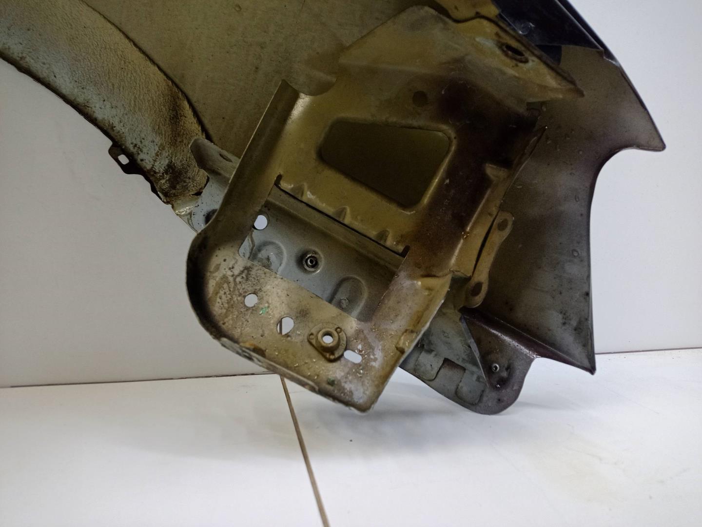 Крыло переднее левое