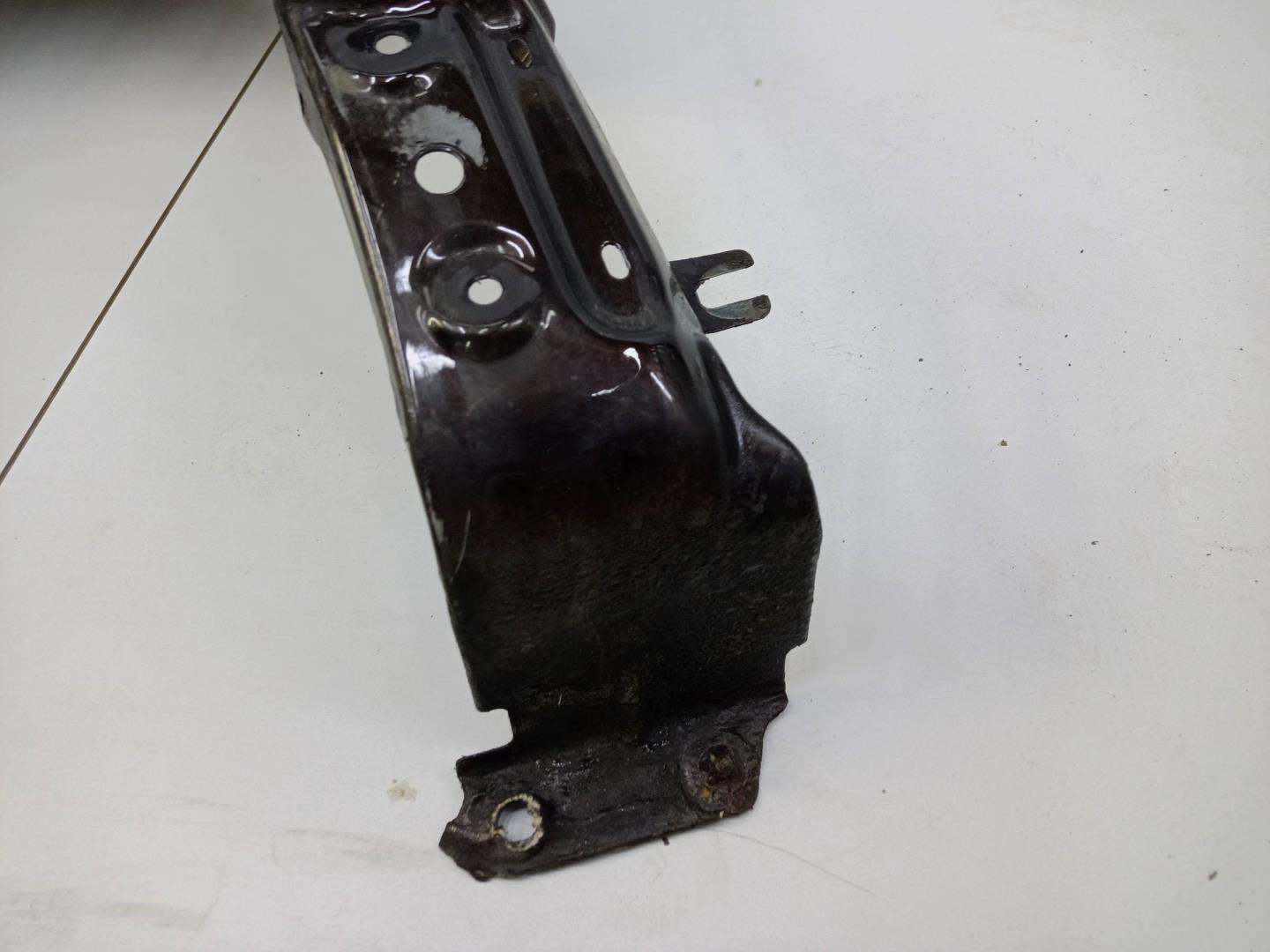 Крыло переднее левое