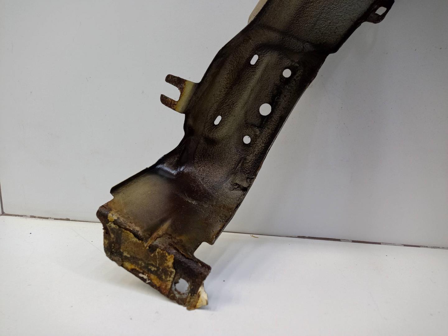 Крыло переднее левое