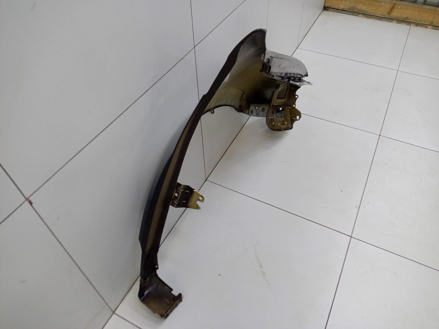 Крыло переднее левое