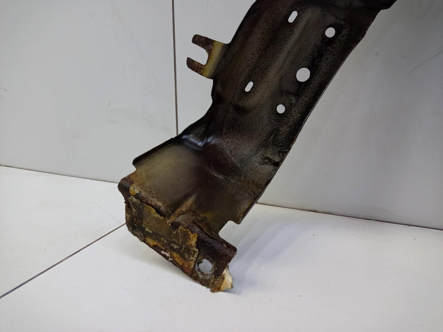 Крыло переднее левое