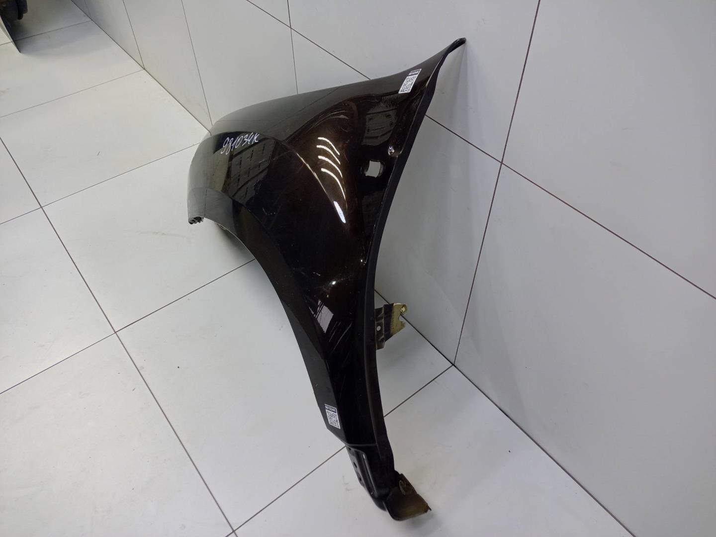 Крыло переднее левое