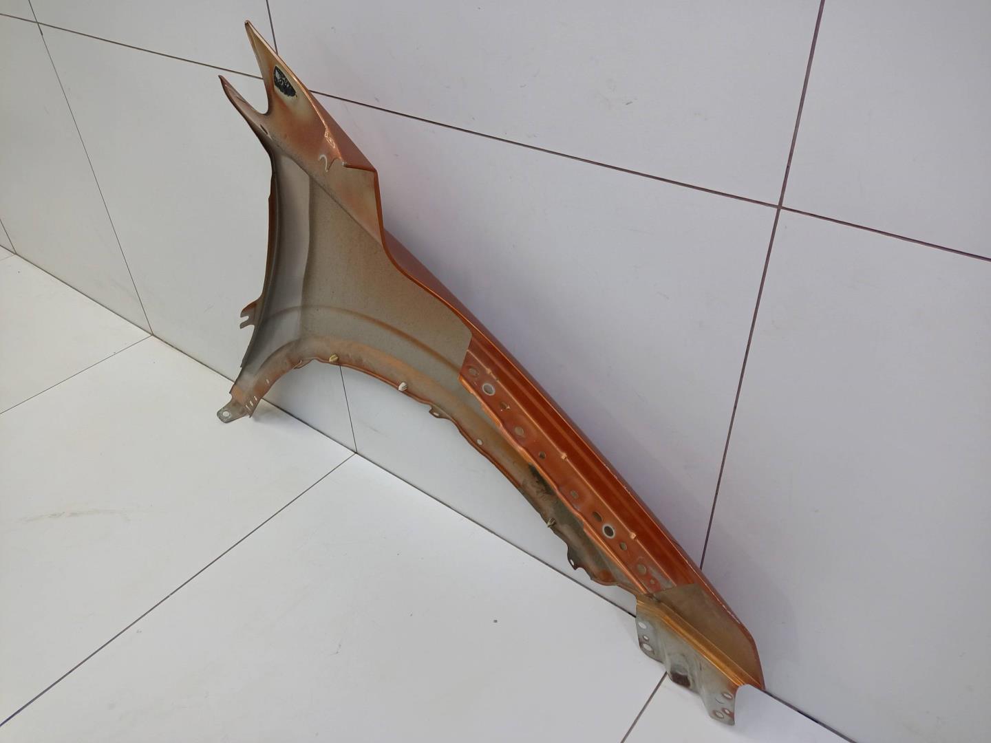 Крыло переднее левое