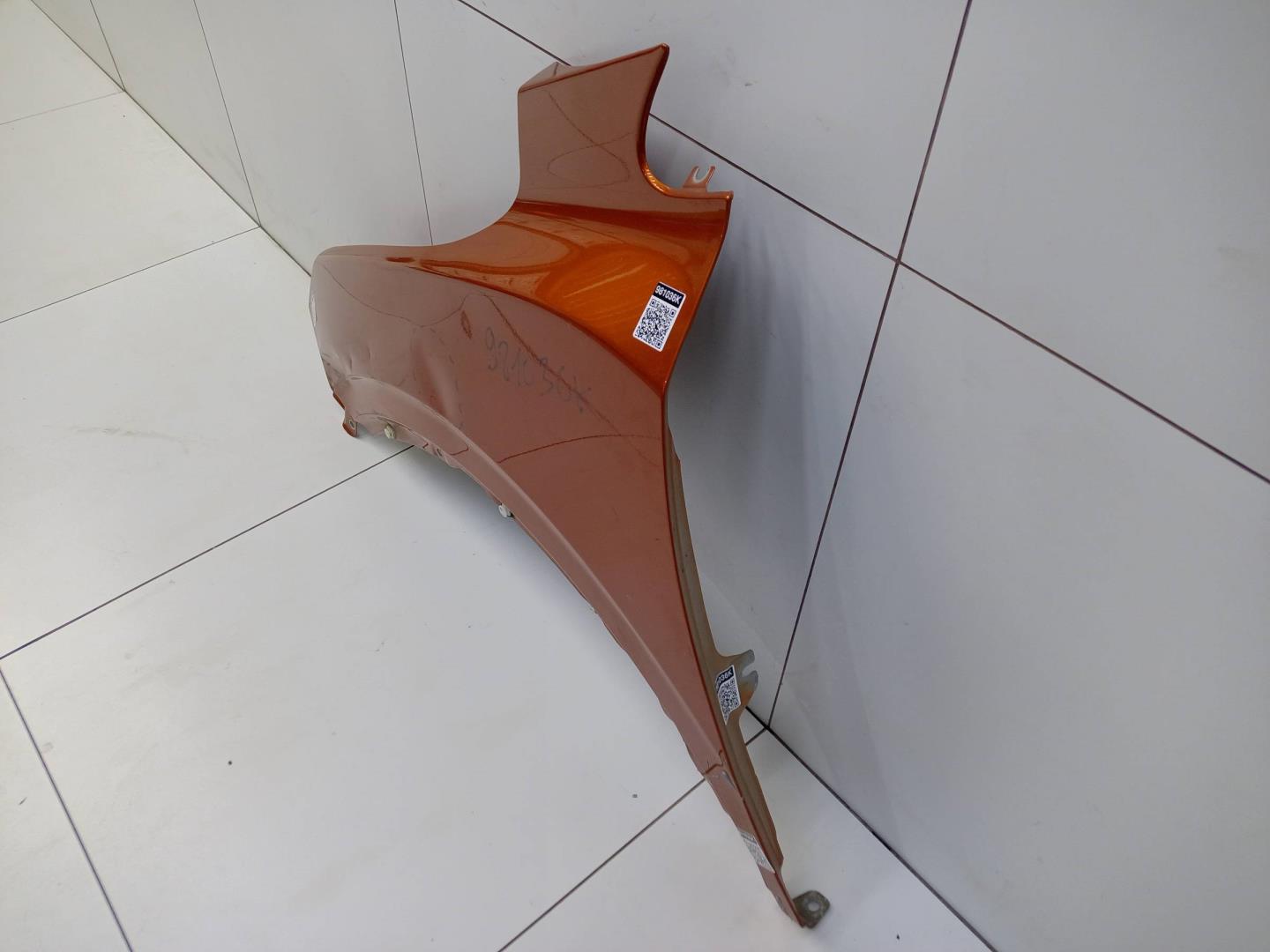 Крыло переднее левое