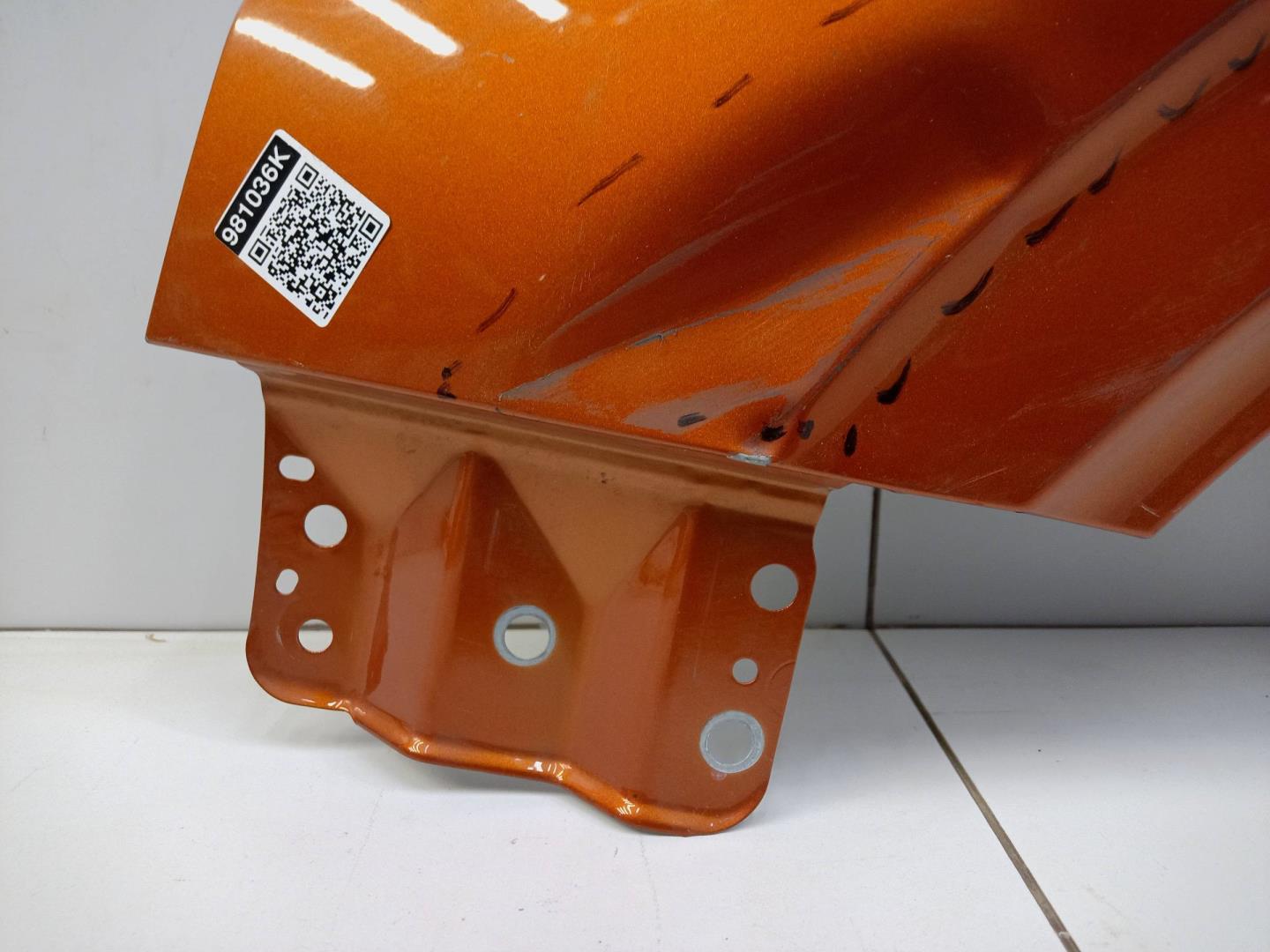 Крыло переднее левое