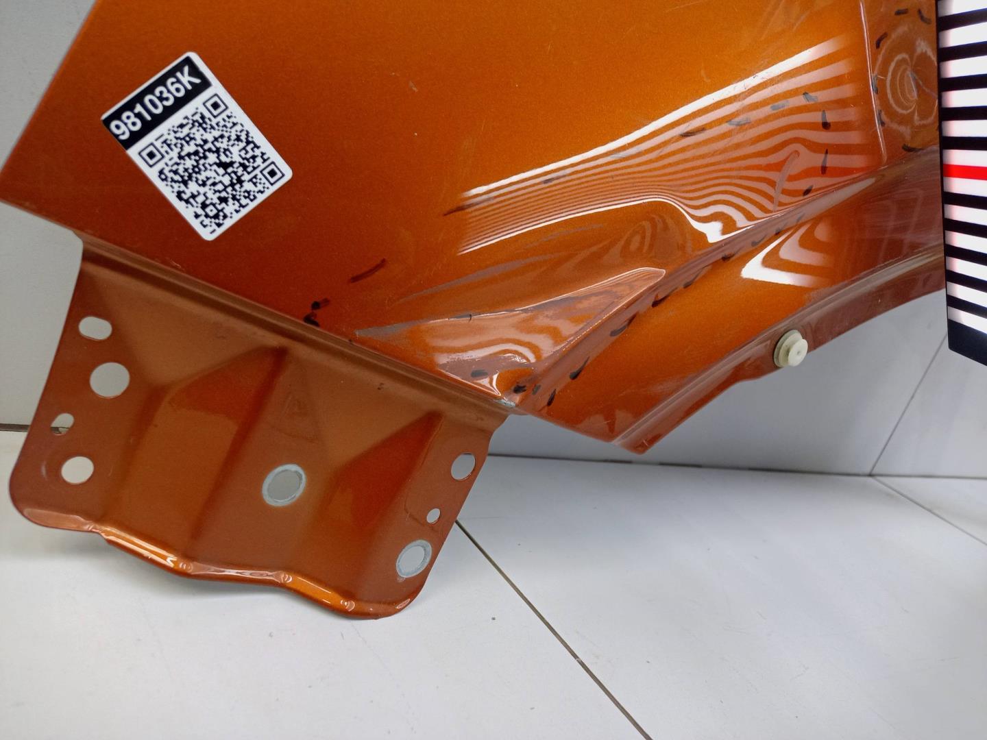 Крыло переднее левое