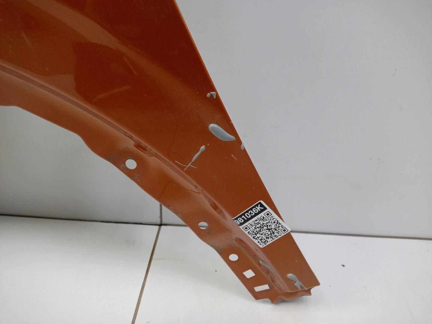 Крыло переднее левое