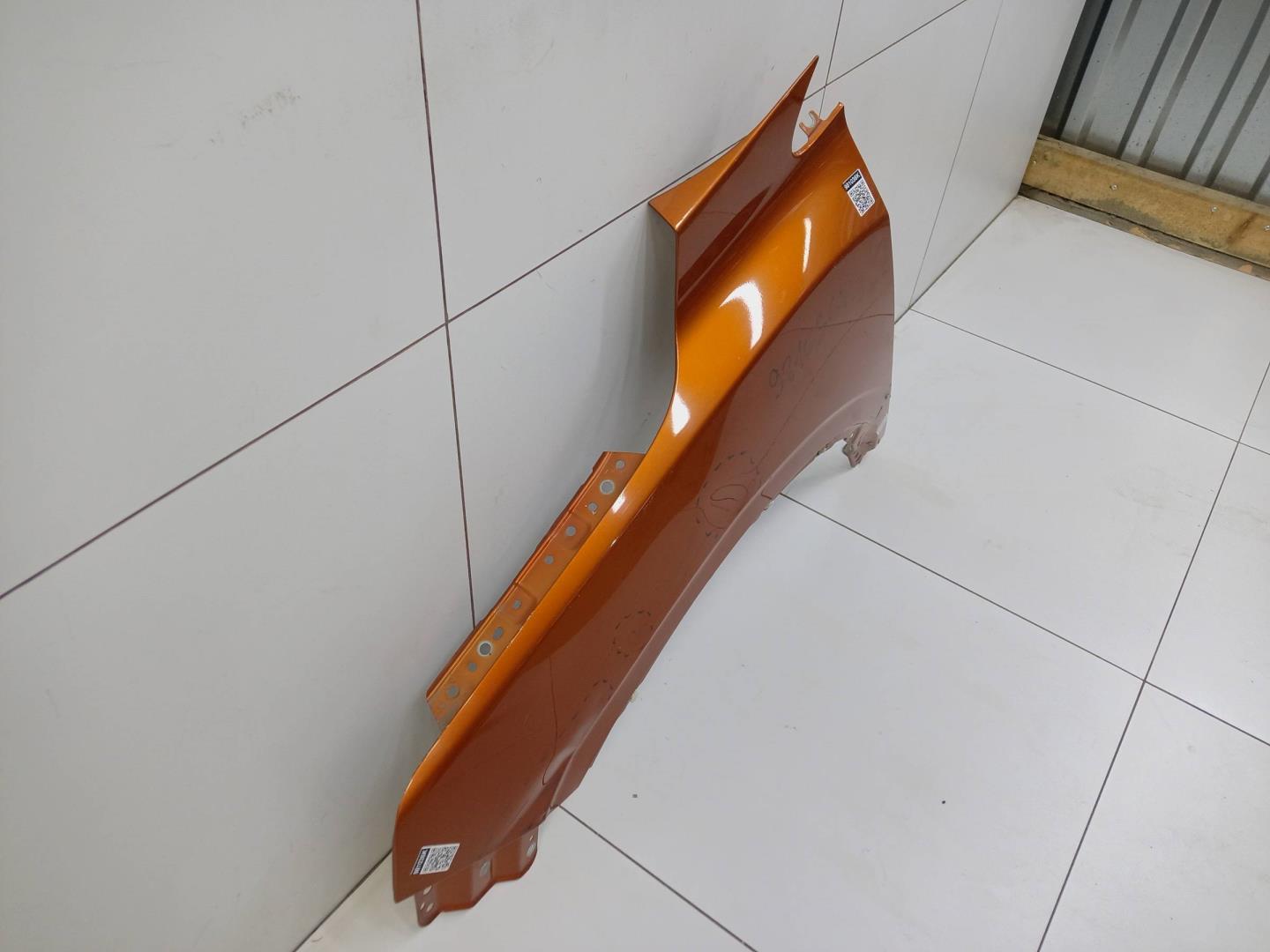 Крыло переднее левое