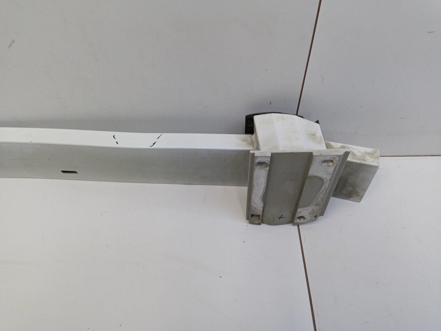 Усилитель заднего бампера