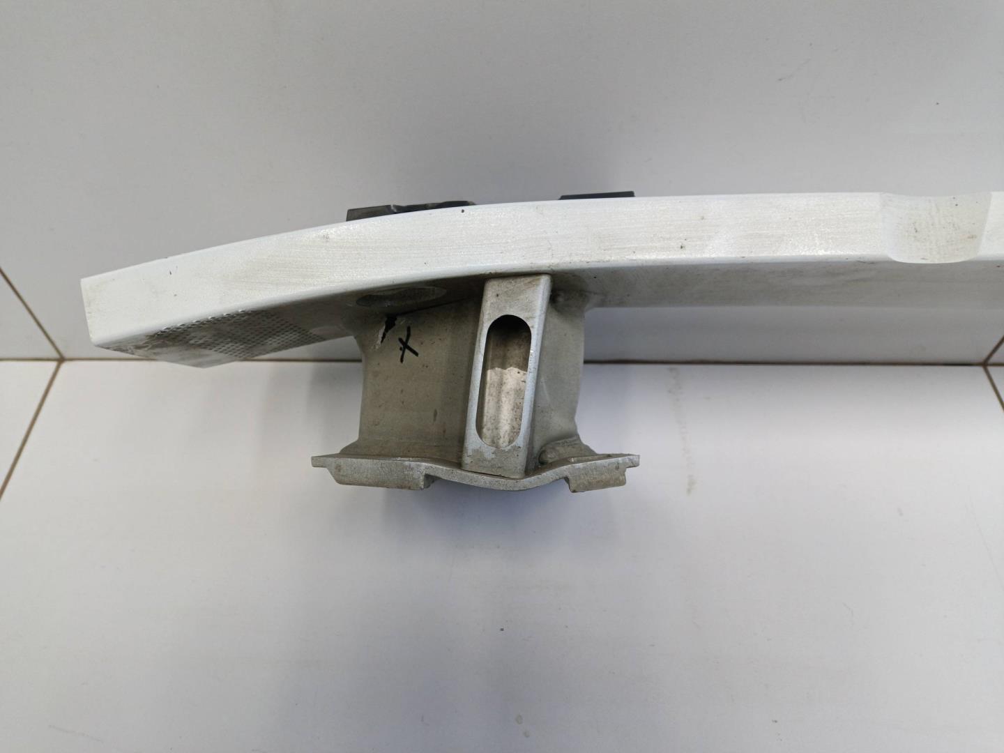 Усилитель заднего бампера