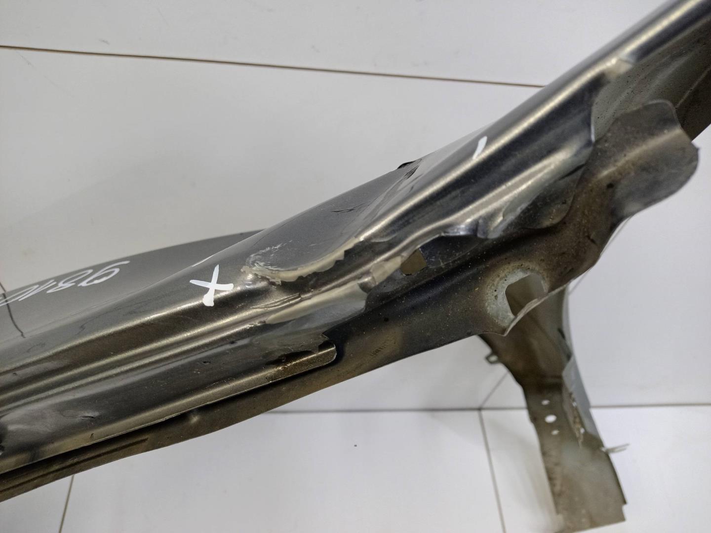 Крыло переднее правое