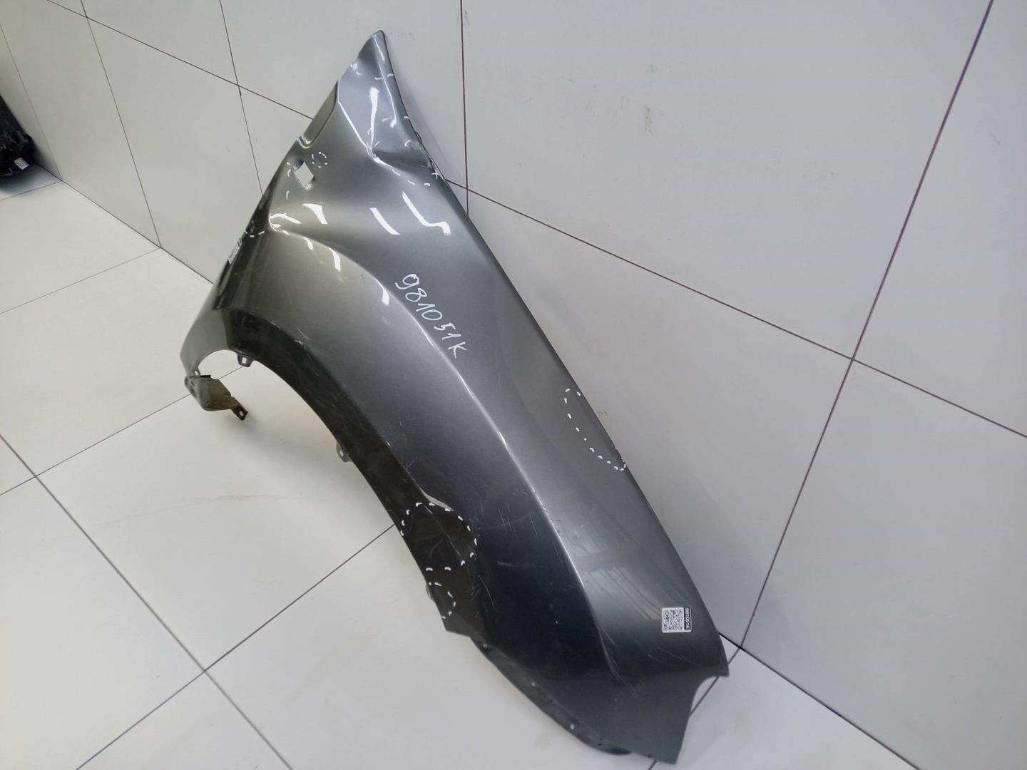 Крыло переднее правое