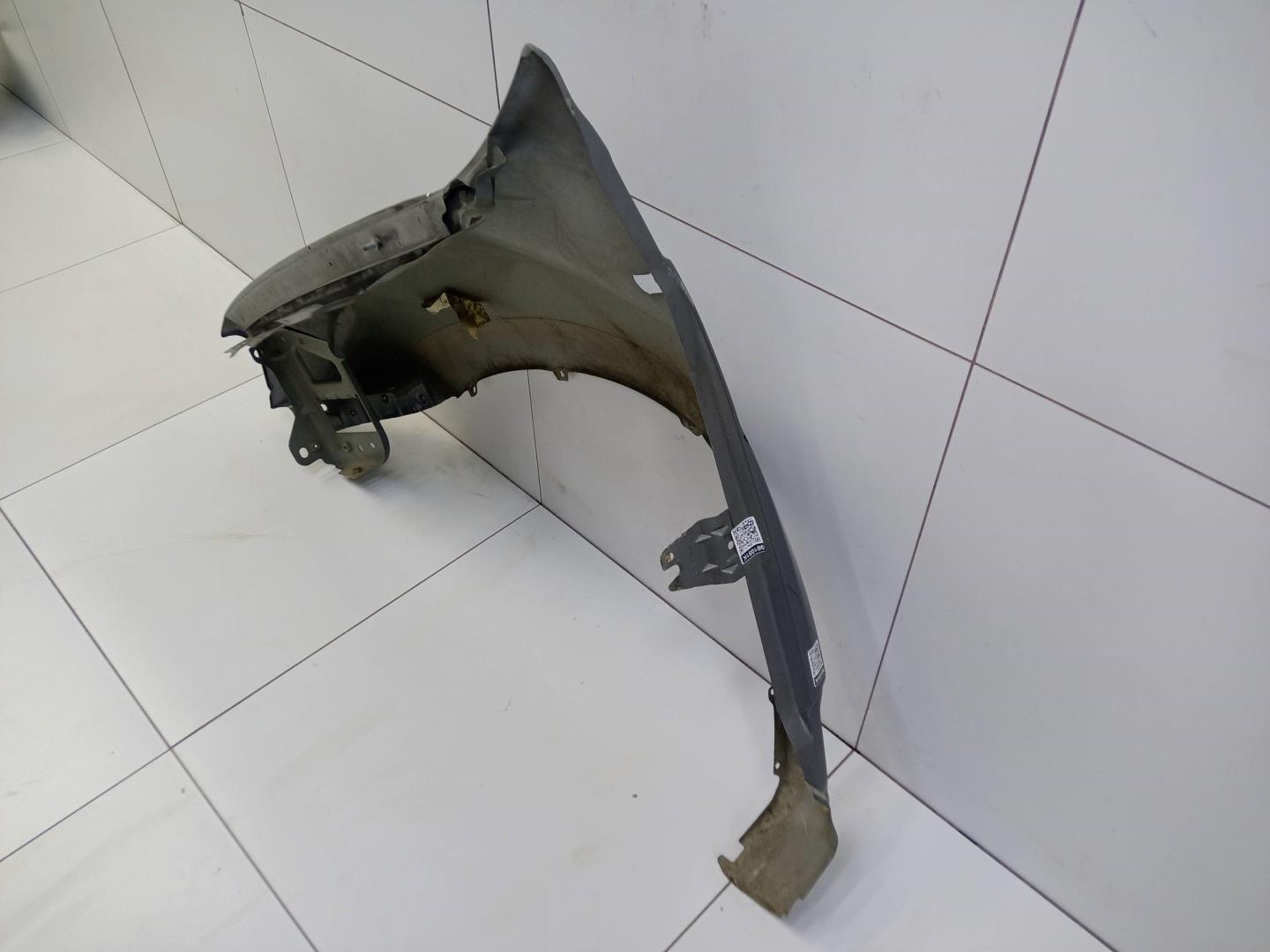 Крыло переднее правое