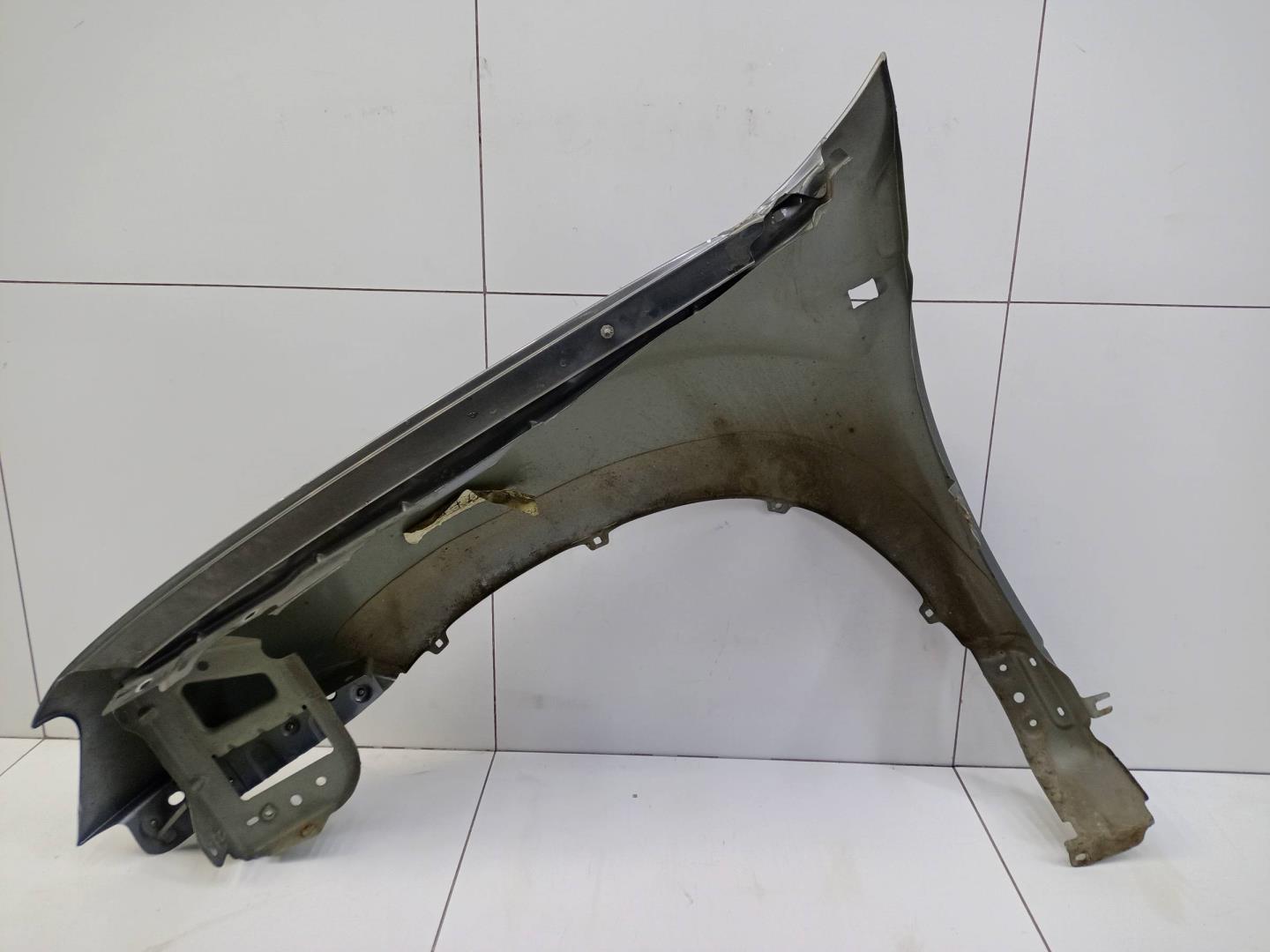 Крыло переднее правое