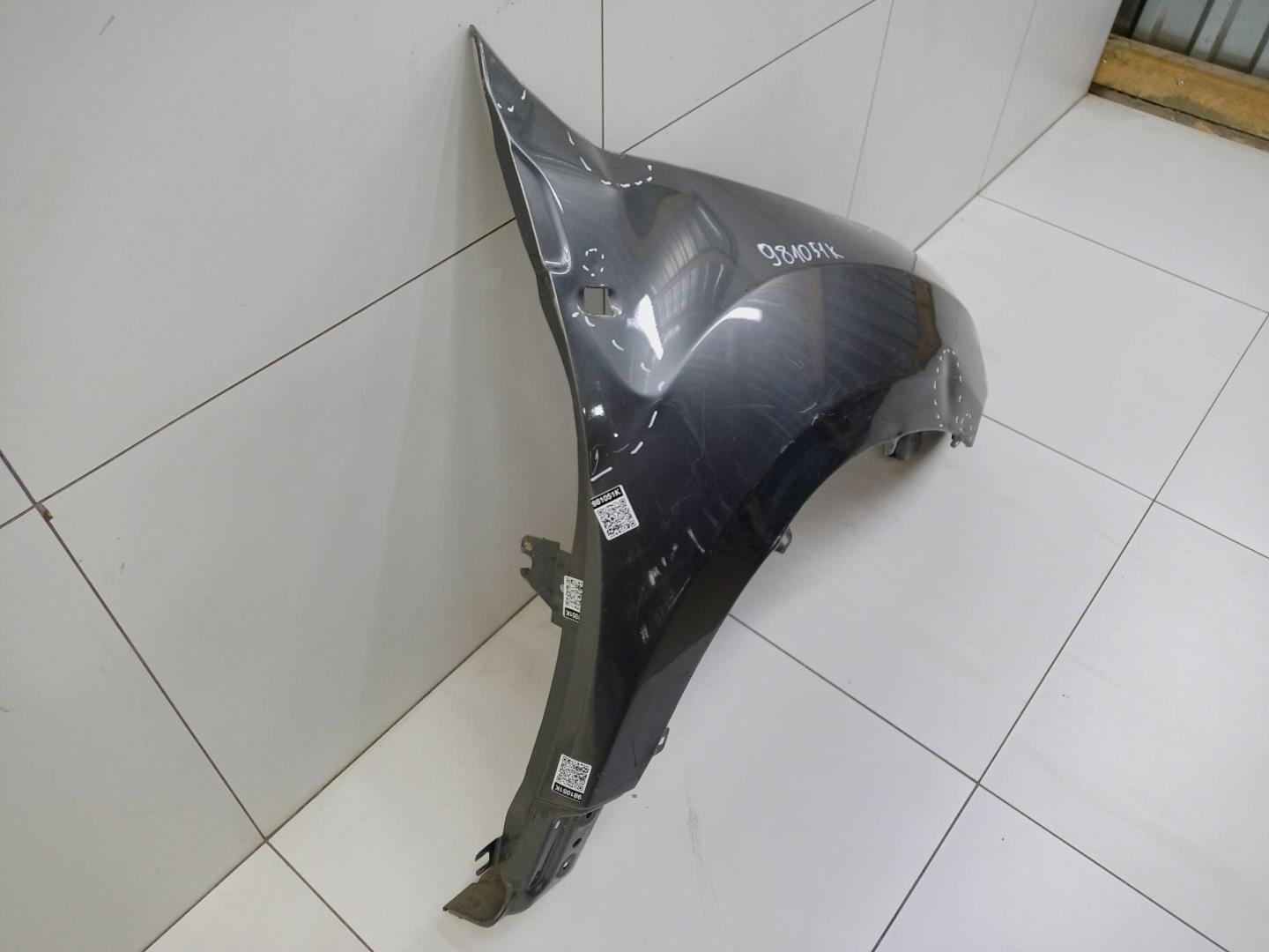 Крыло переднее правое