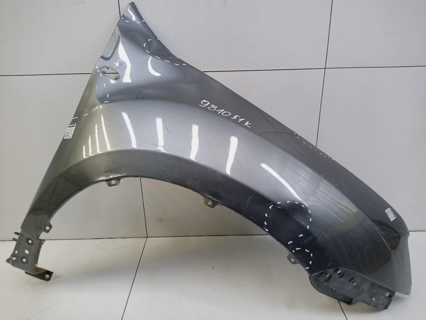 Крыло переднее правое