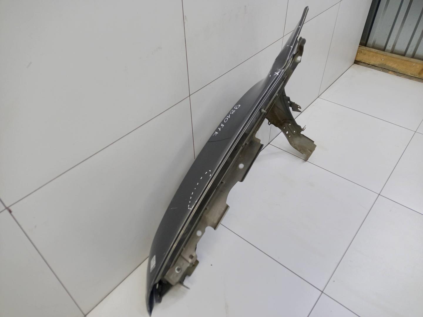 Крыло переднее правое