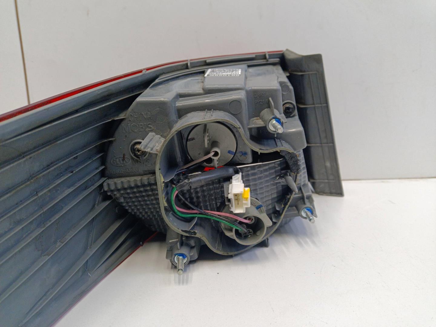 Фонарь задний наружный правый