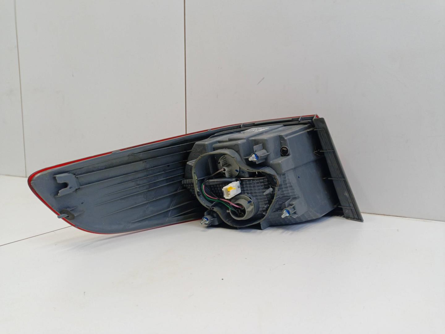 Фонарь задний наружный правый