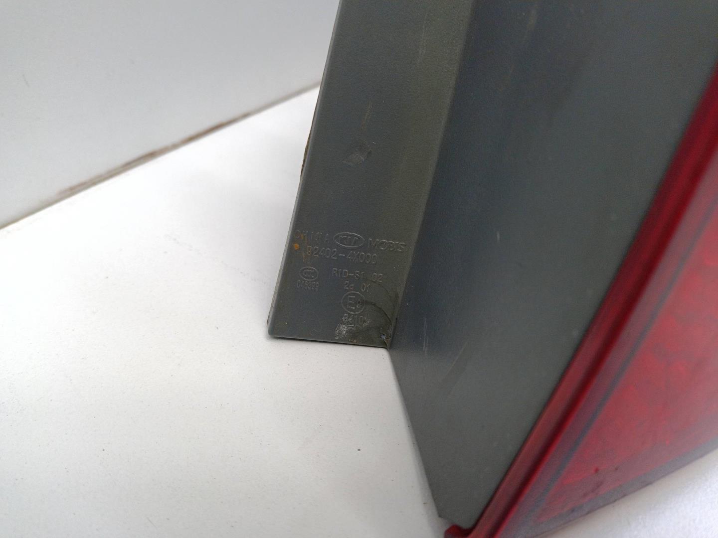 Фонарь задний наружный правый