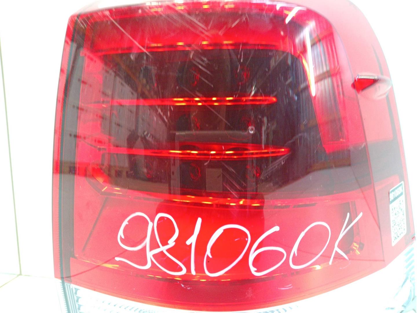 Фонарь задний наружный правый