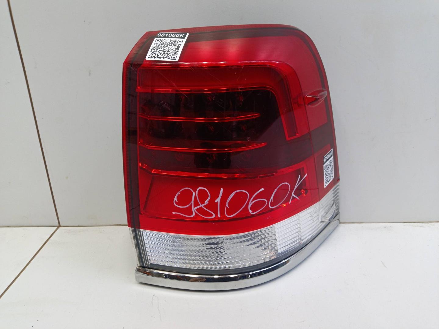 Фонарь задний наружный правый