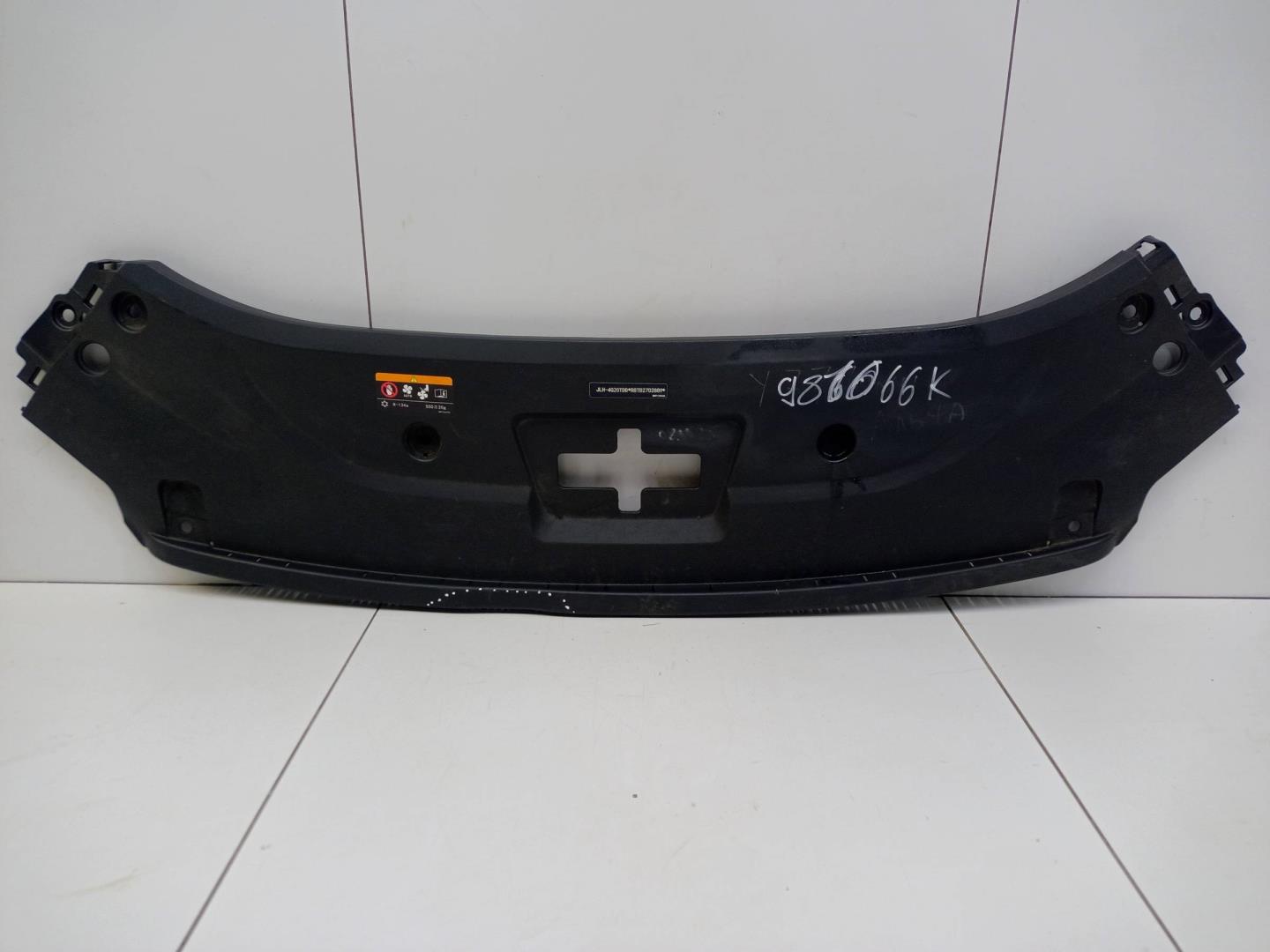 Кожух замка капота