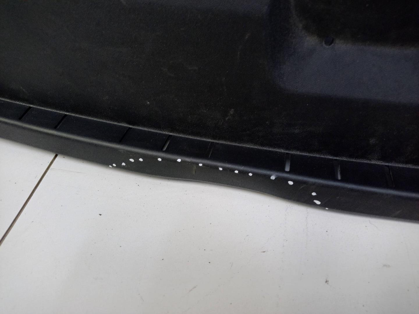 Кожух замка капота