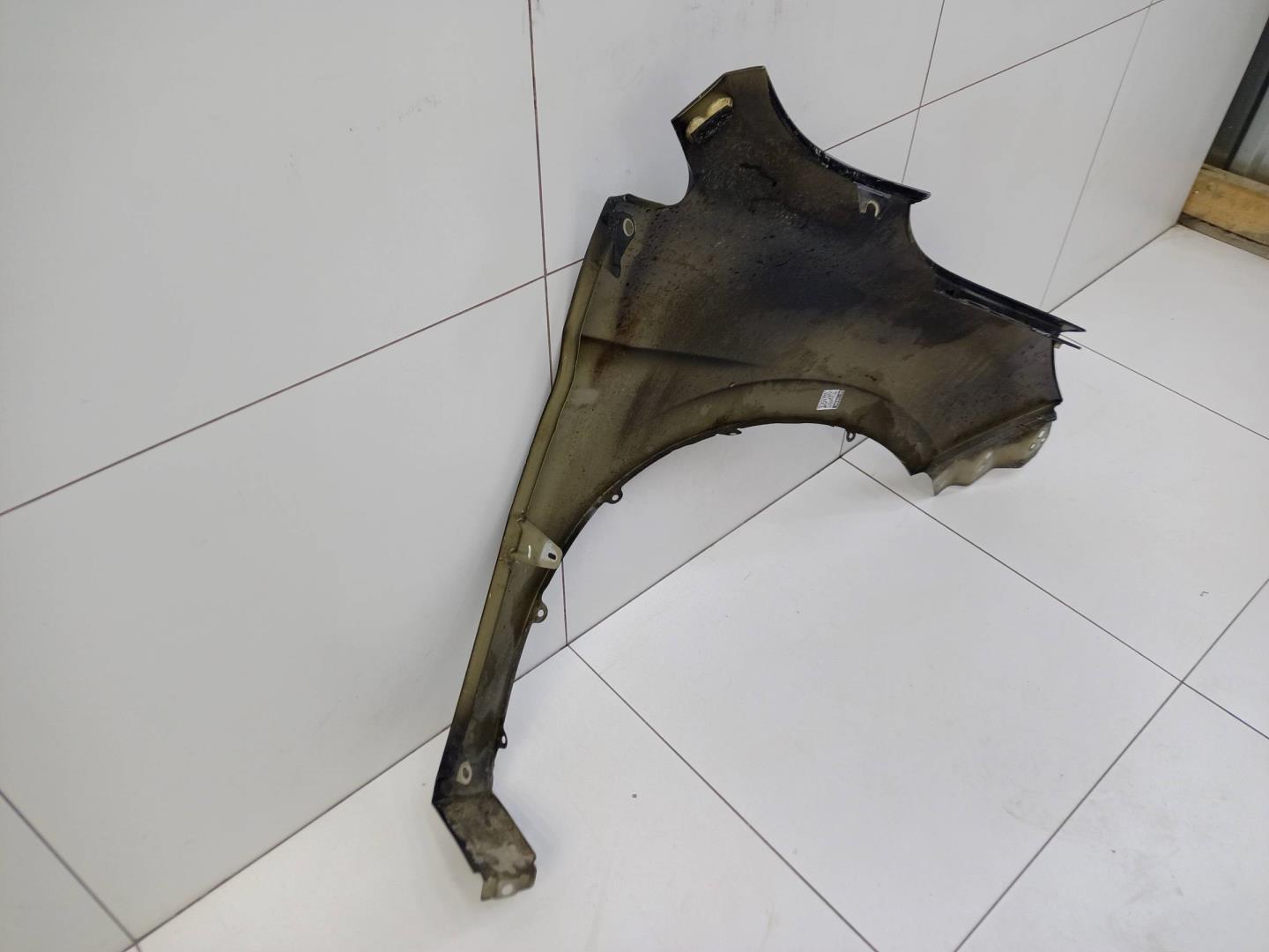 Крыло переднее левое