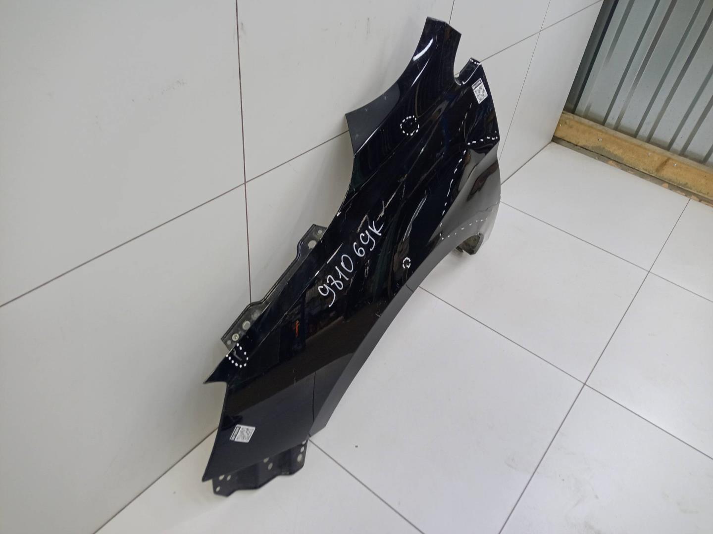 Крыло переднее левое