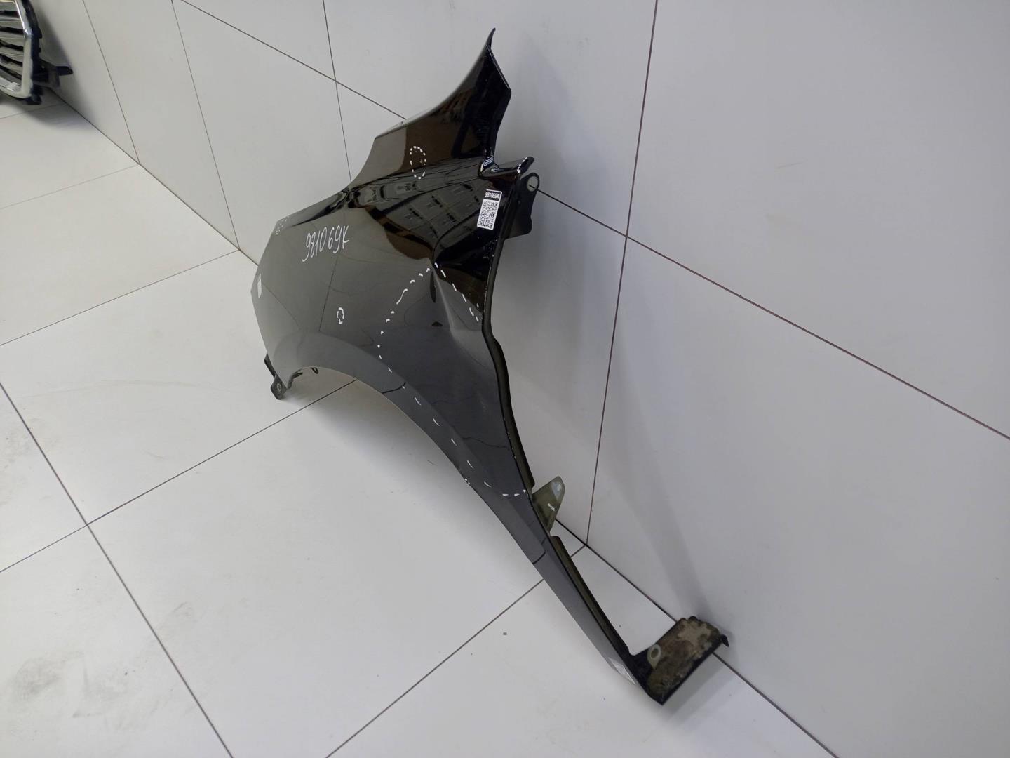 Крыло переднее левое