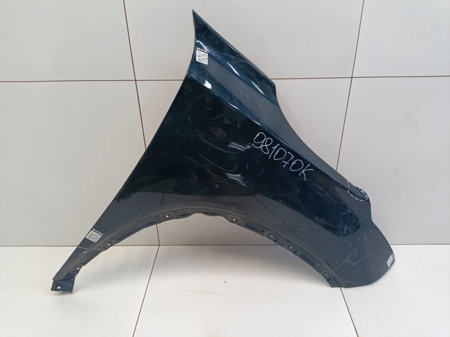 Крыло переднее правое