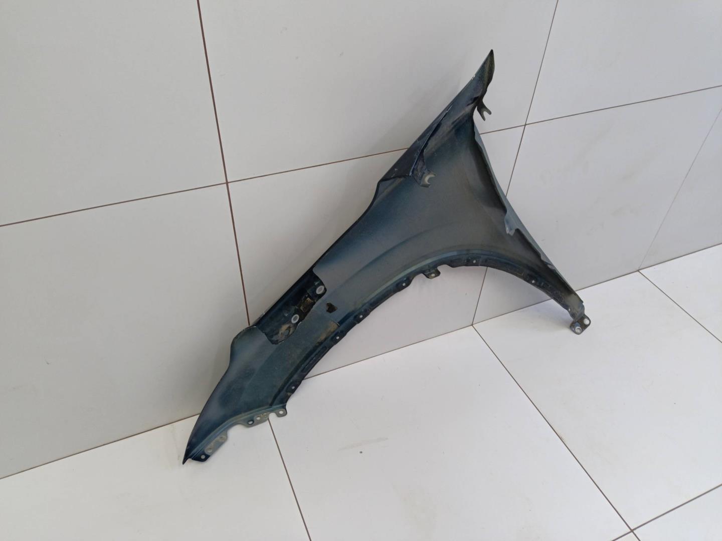 Крыло переднее правое