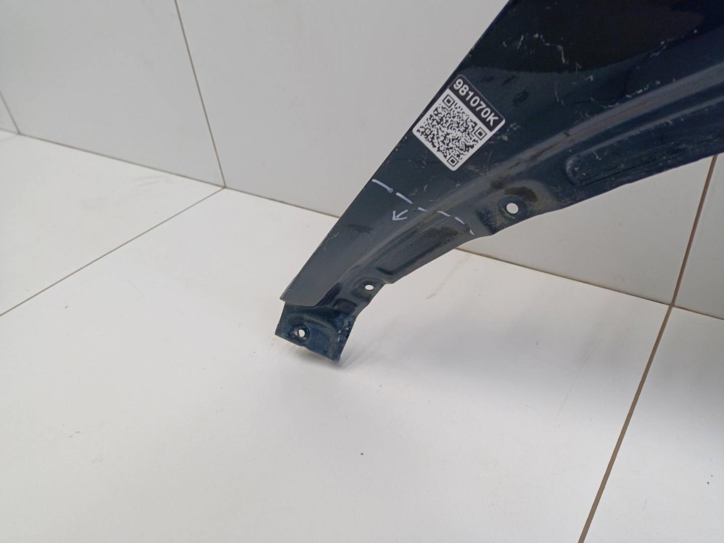 Крыло переднее правое