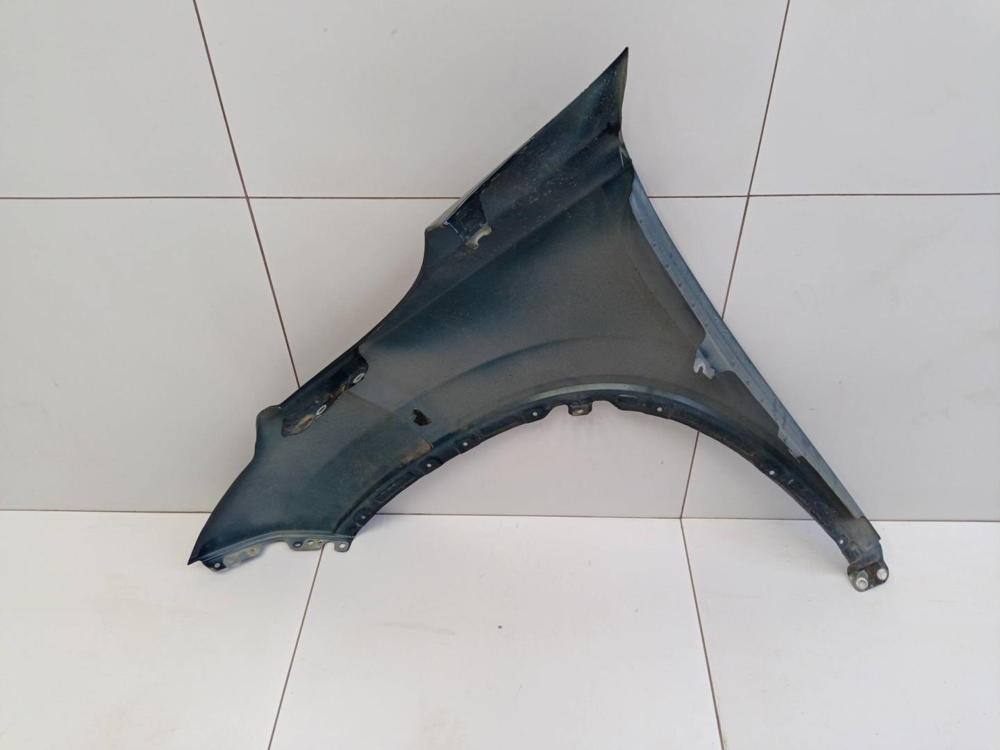 Крыло переднее правое