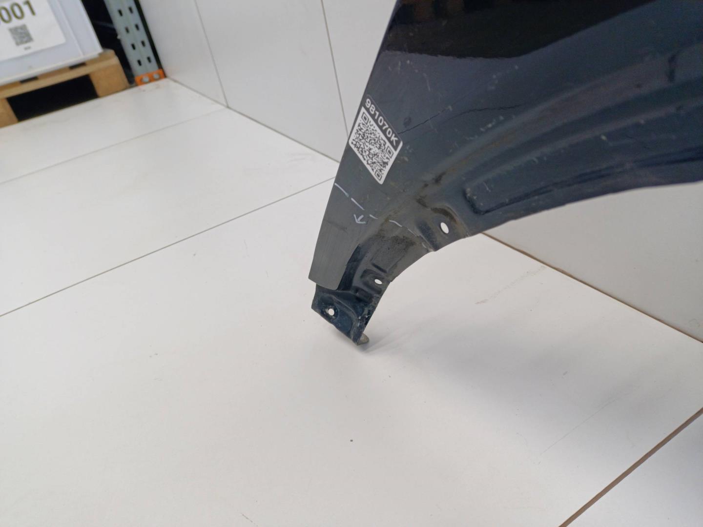 Крыло переднее правое