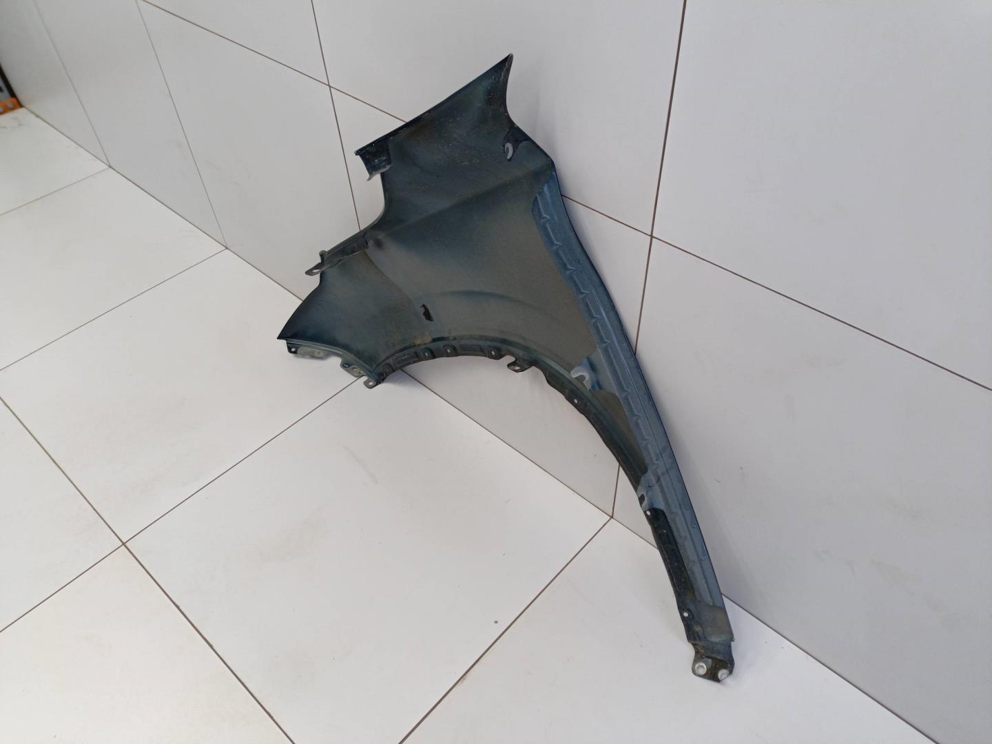 Крыло переднее правое