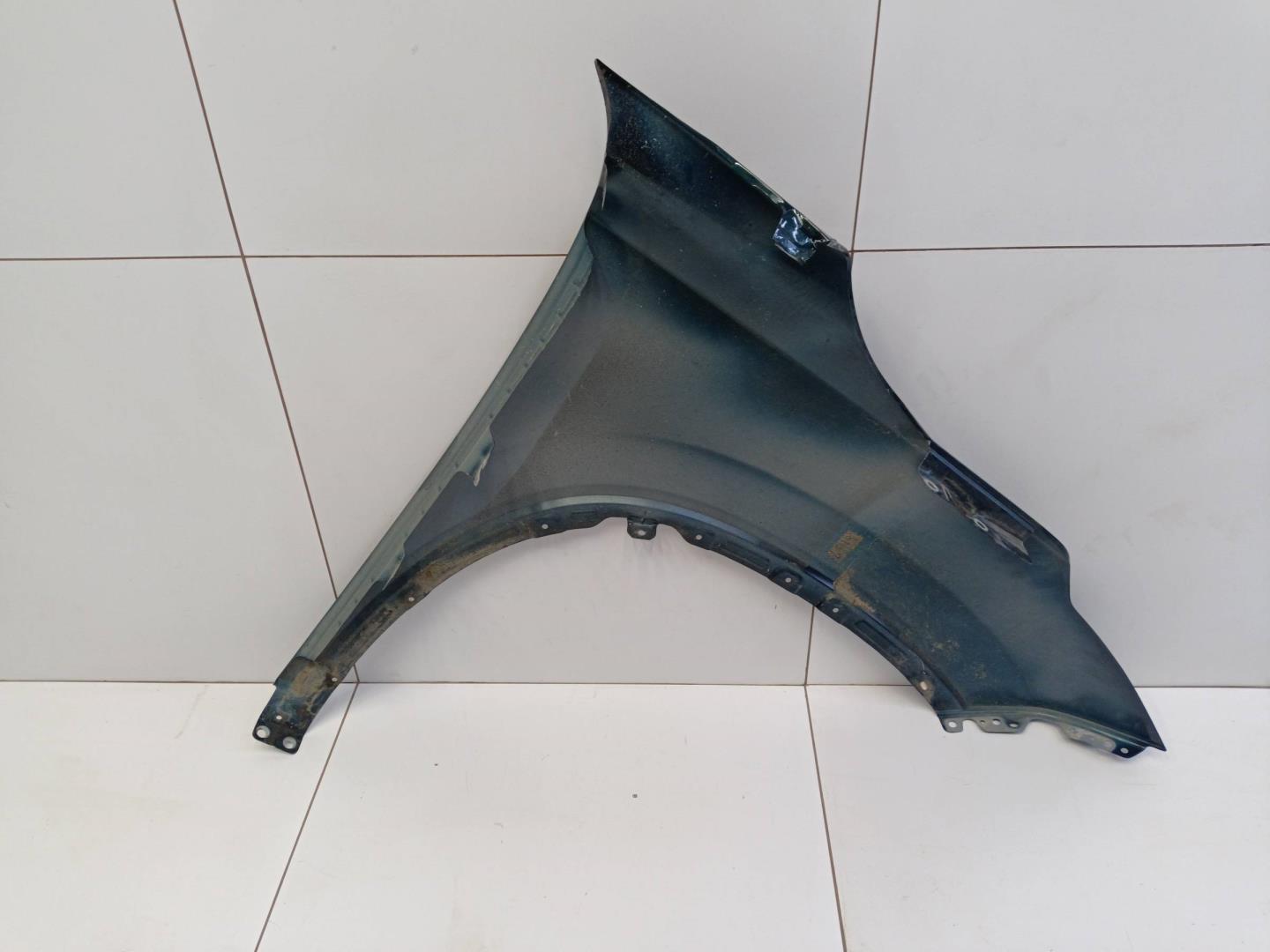 Крыло переднее левое