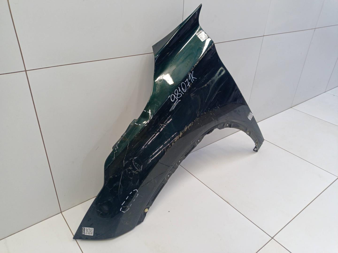 Крыло переднее левое