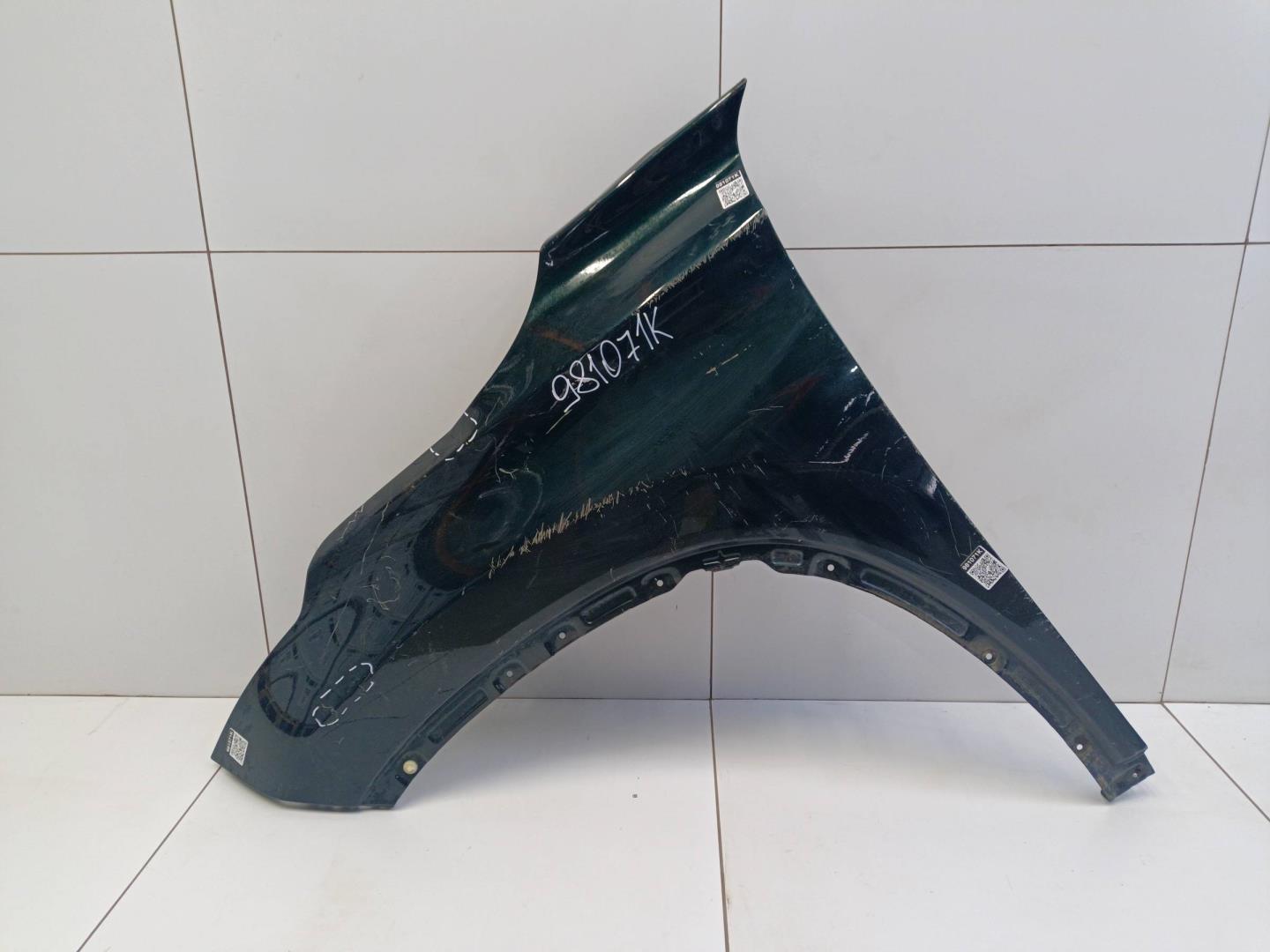 Крыло переднее левое