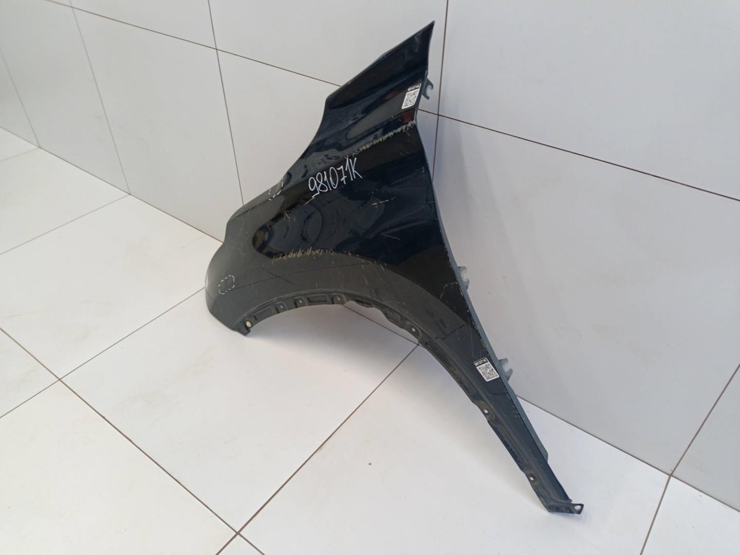 Крыло переднее левое