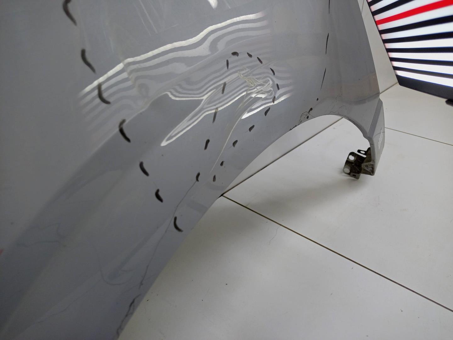 Крыло переднее левое