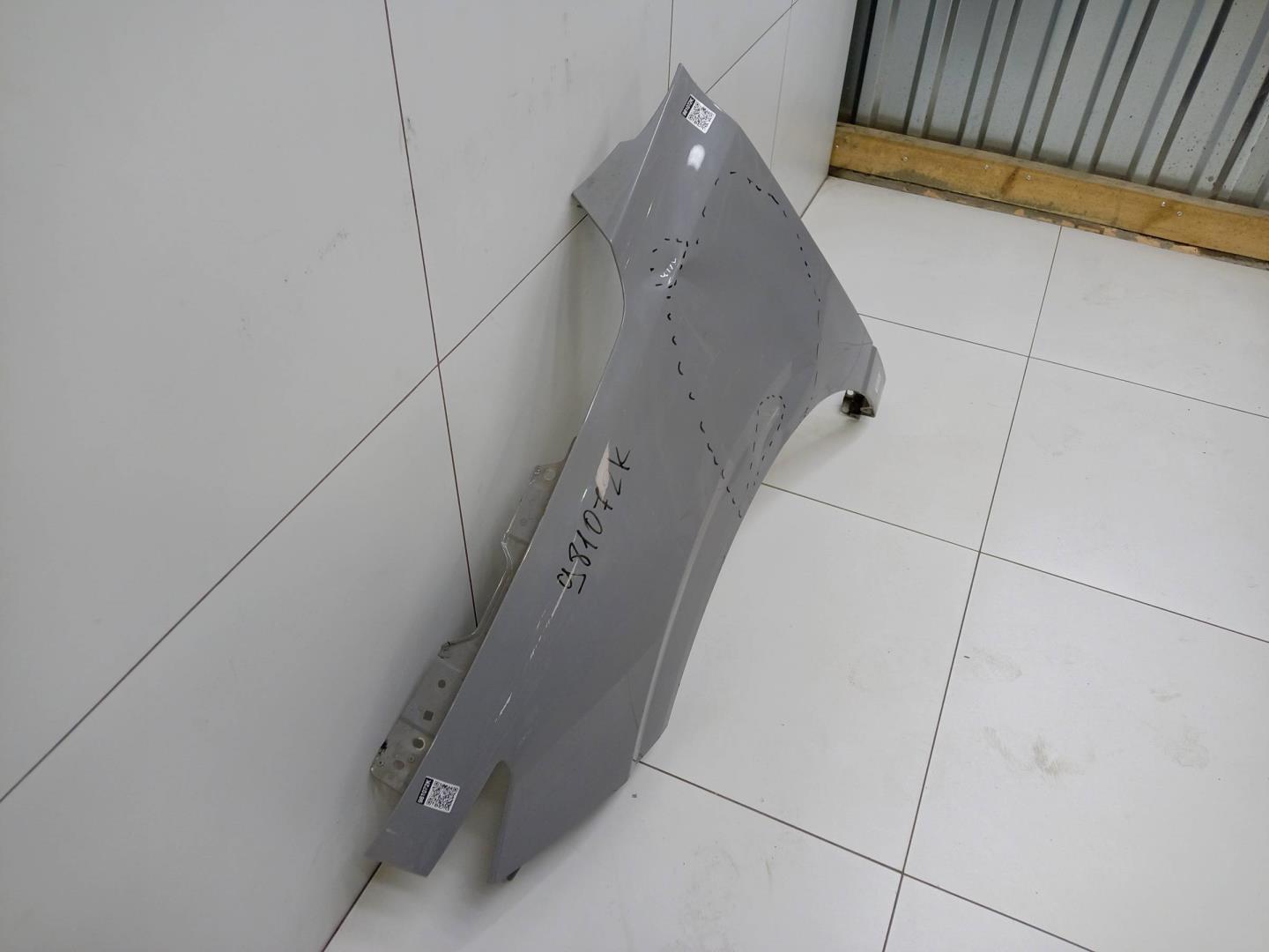 Крыло переднее левое