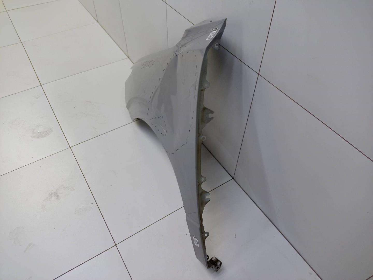 Крыло переднее левое