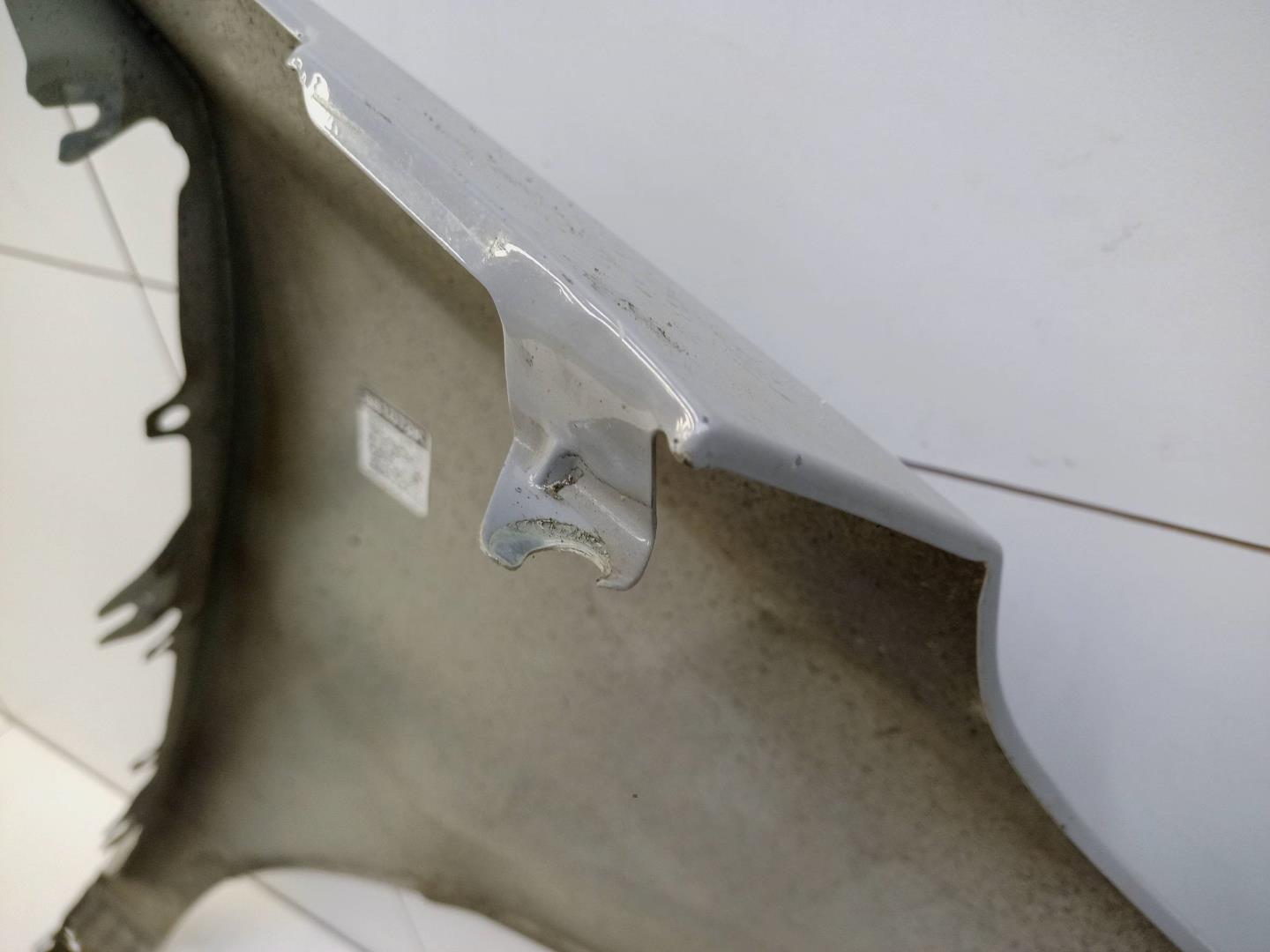 Крыло переднее левое