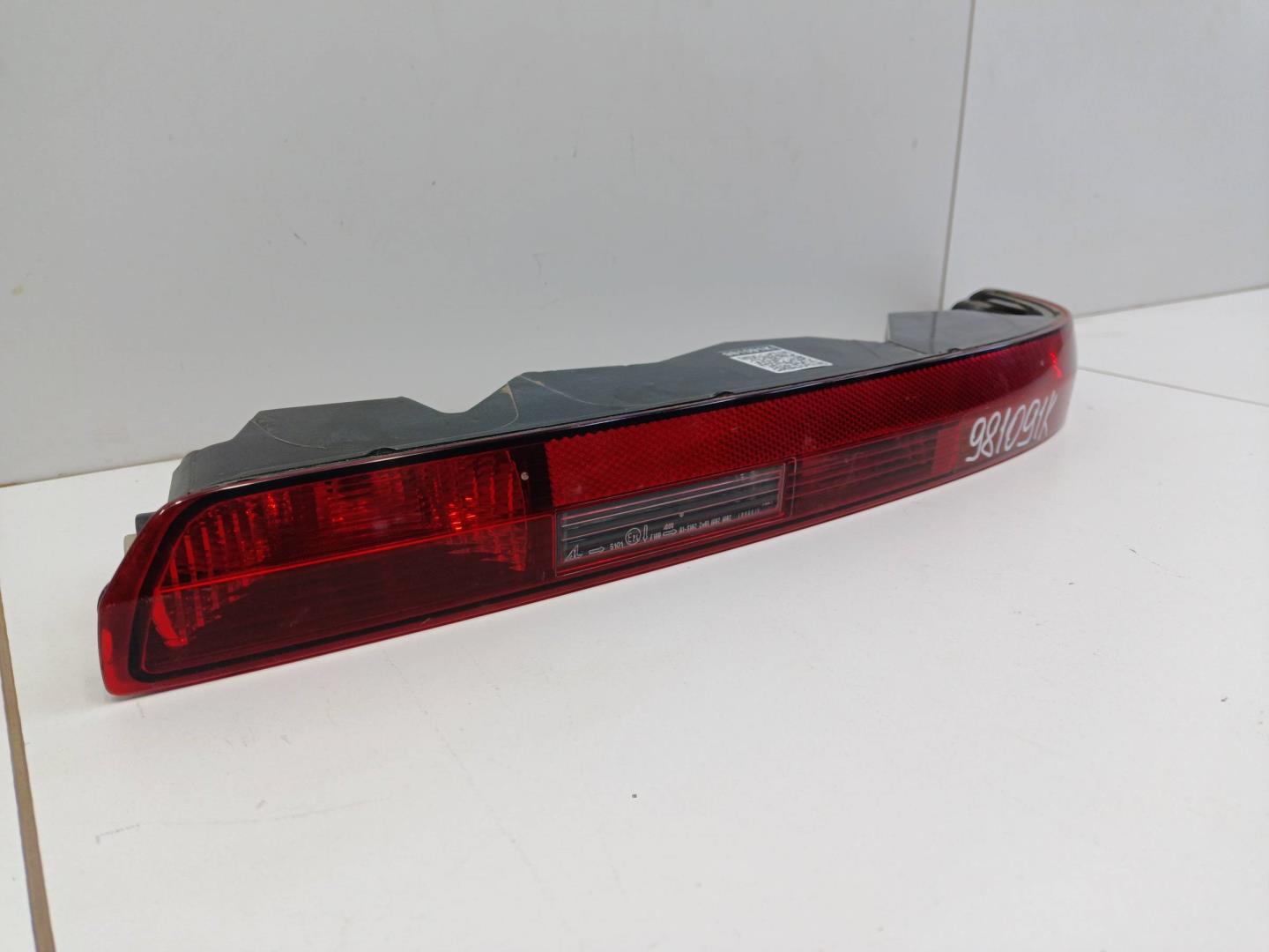 Фонарь задний в бампер правый