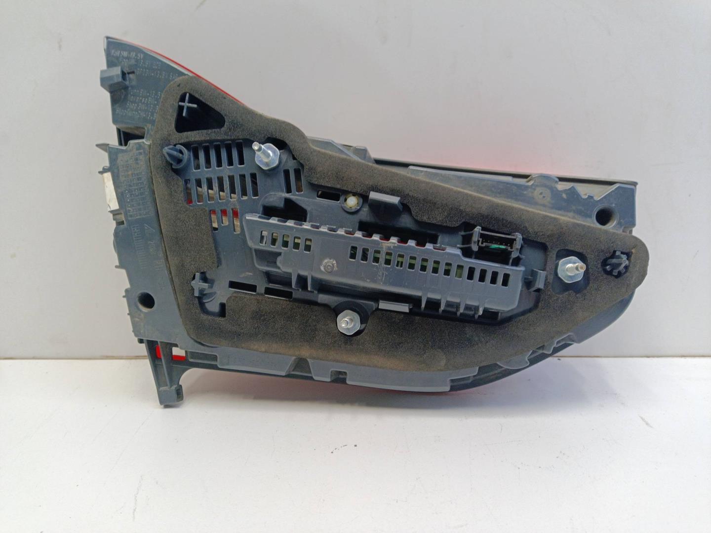 Фонарь задний внутренний правый