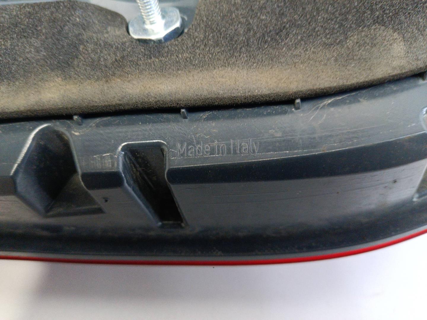 Фонарь задний внутренний правый