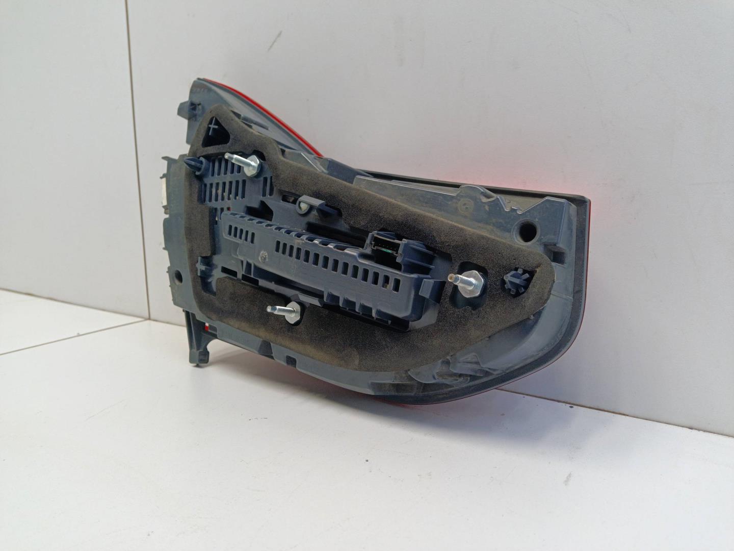 Фонарь задний внутренний правый